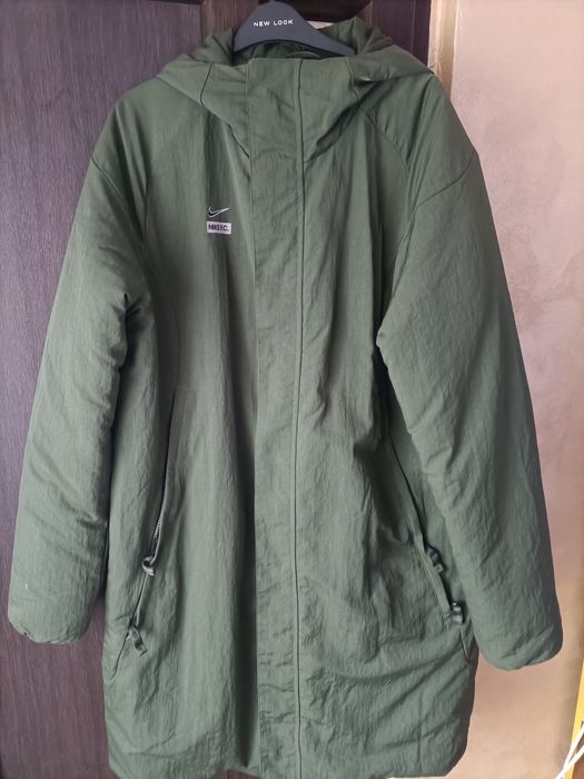 Vând geacă lungă Nike