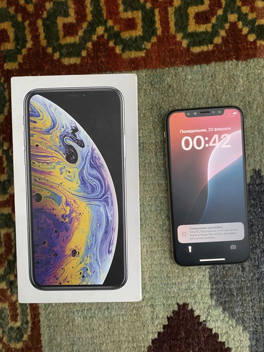 Айфон XS.        .
