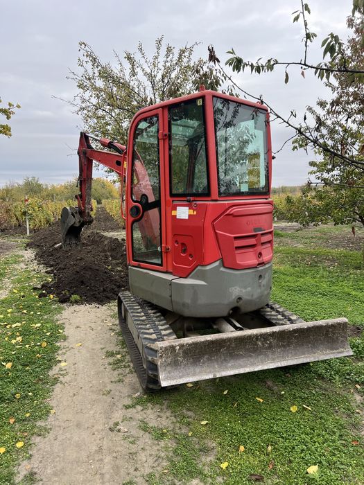Inchiriez miniexcavator picon canalizari fose fundatii demolari