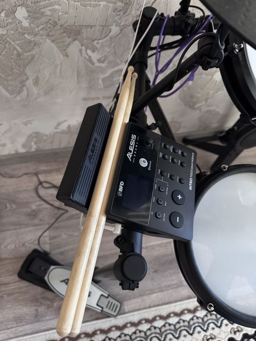 Барабанная установка Alesis