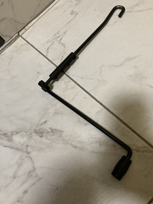 Продам крепление аккумулятор.