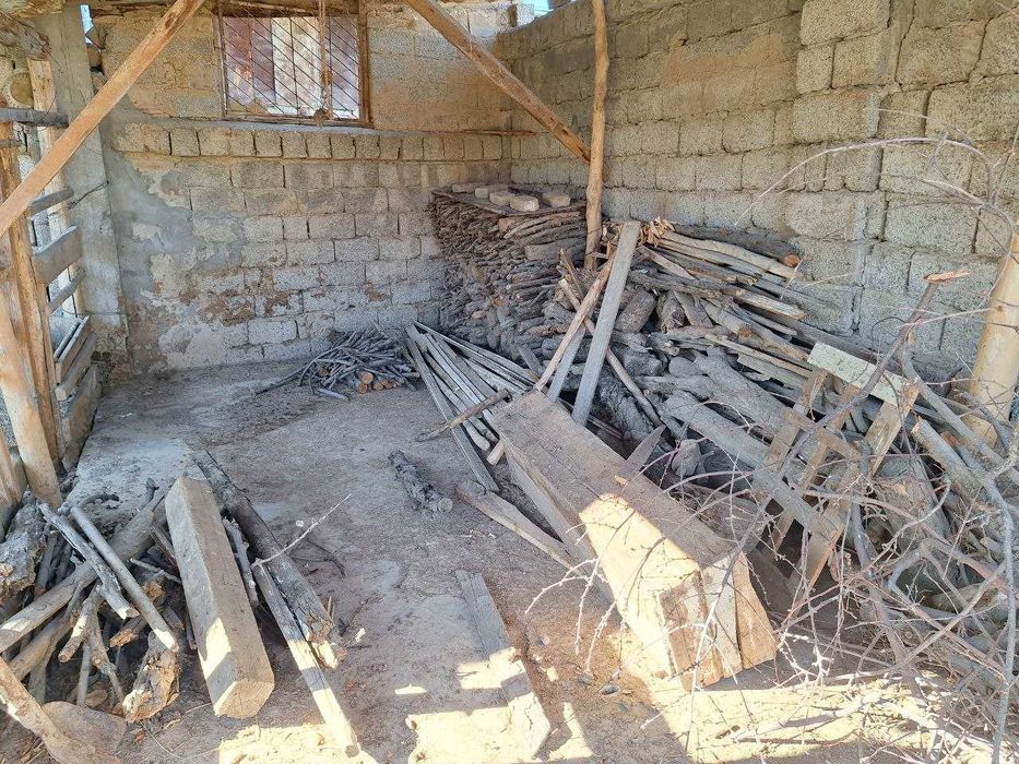 Бир мошина ўтин сотилади