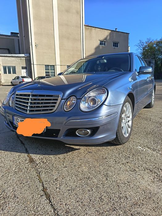 Vând Mercedes E 220