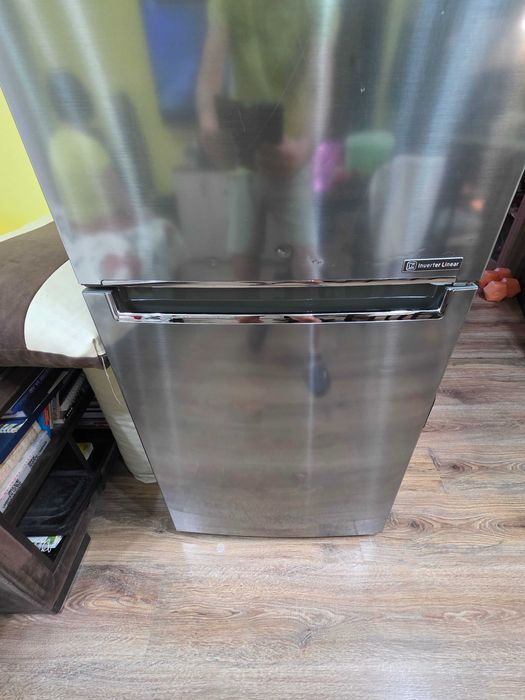 Хладилник с долен фризер