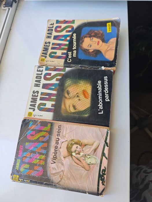 Книги на френски език.