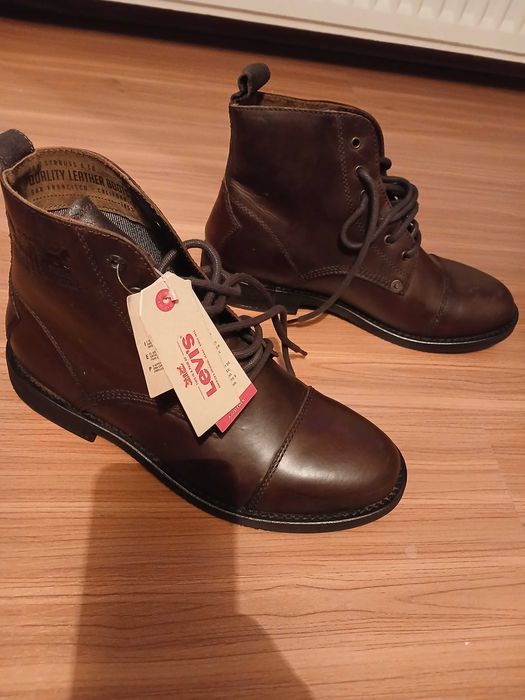 Ghete piele Levi's maro