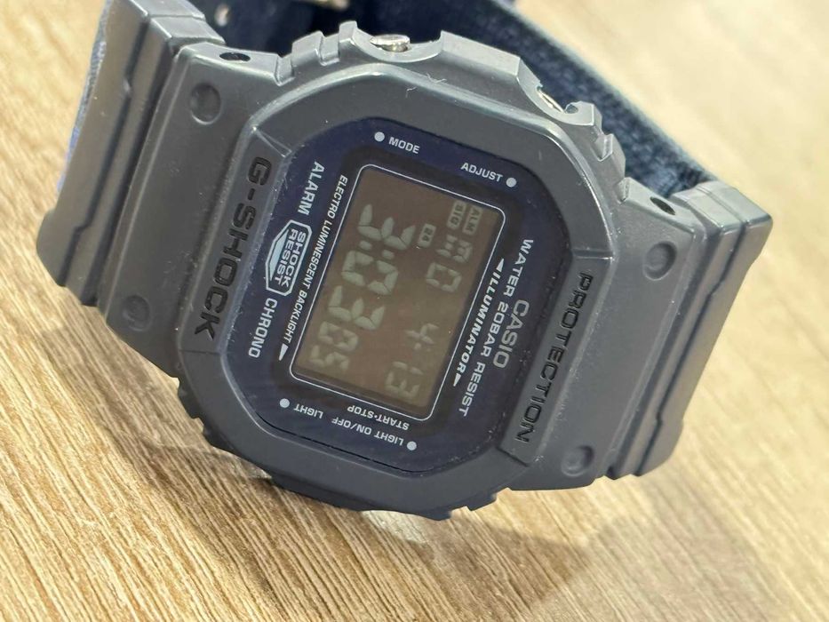 Часовник Casio G-Shock DW-5600LU-2ER