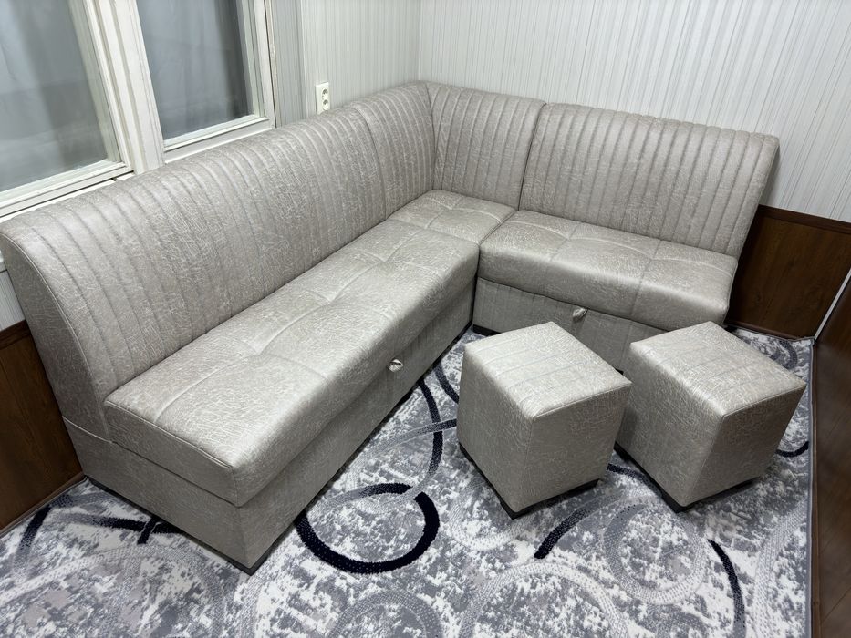 Новый мягкий кухонный уголок