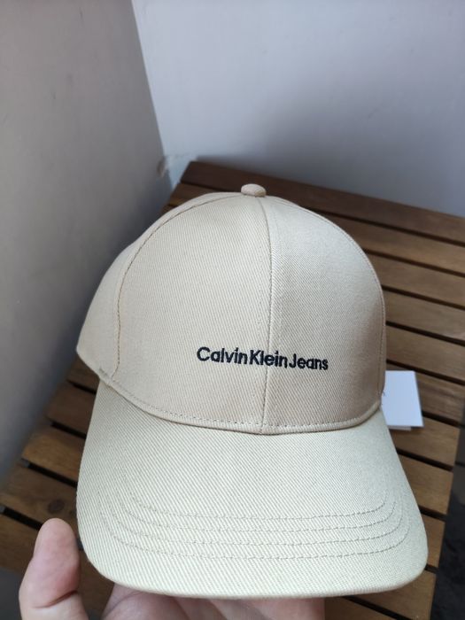 Calvin Klein Jeans șapcă unisex bej cu logo mic brodat marime OS noua originala