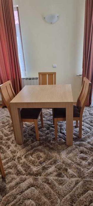 Продавам Трапезнз маса