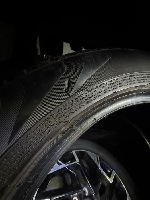 Резина Pirelli есть боковой порез