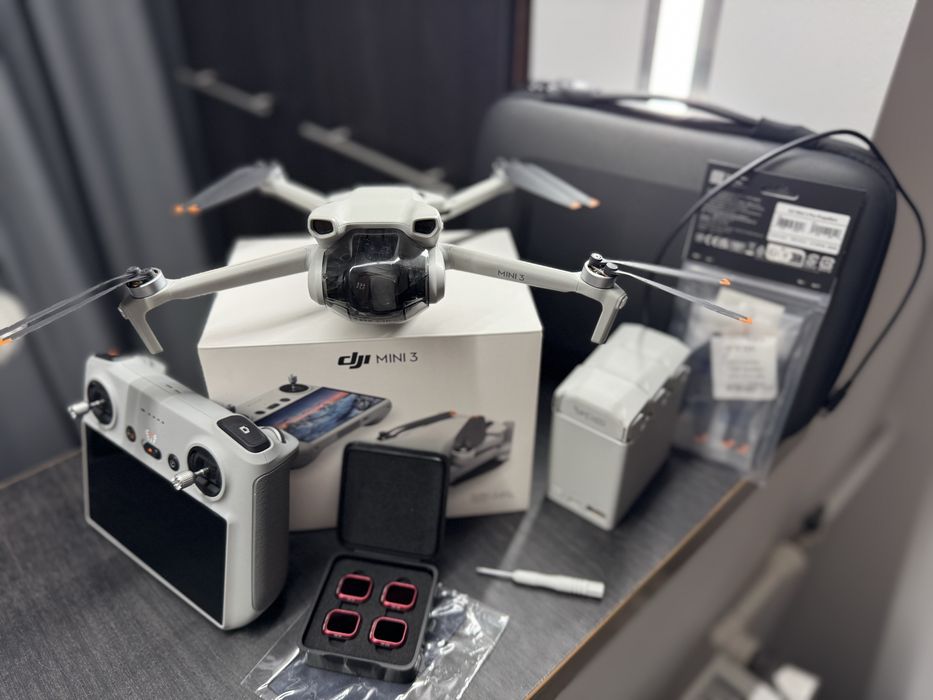 DJI Mini 3 cu Smart Controller