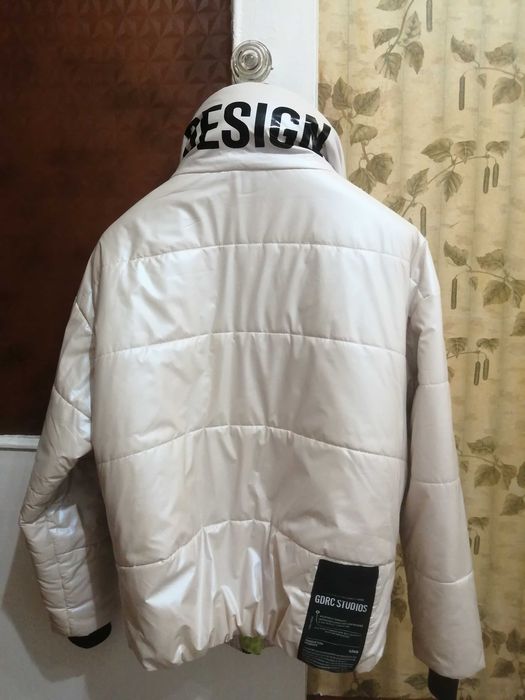 Куртка   женская. Корея. Цвет-белый перламутр.