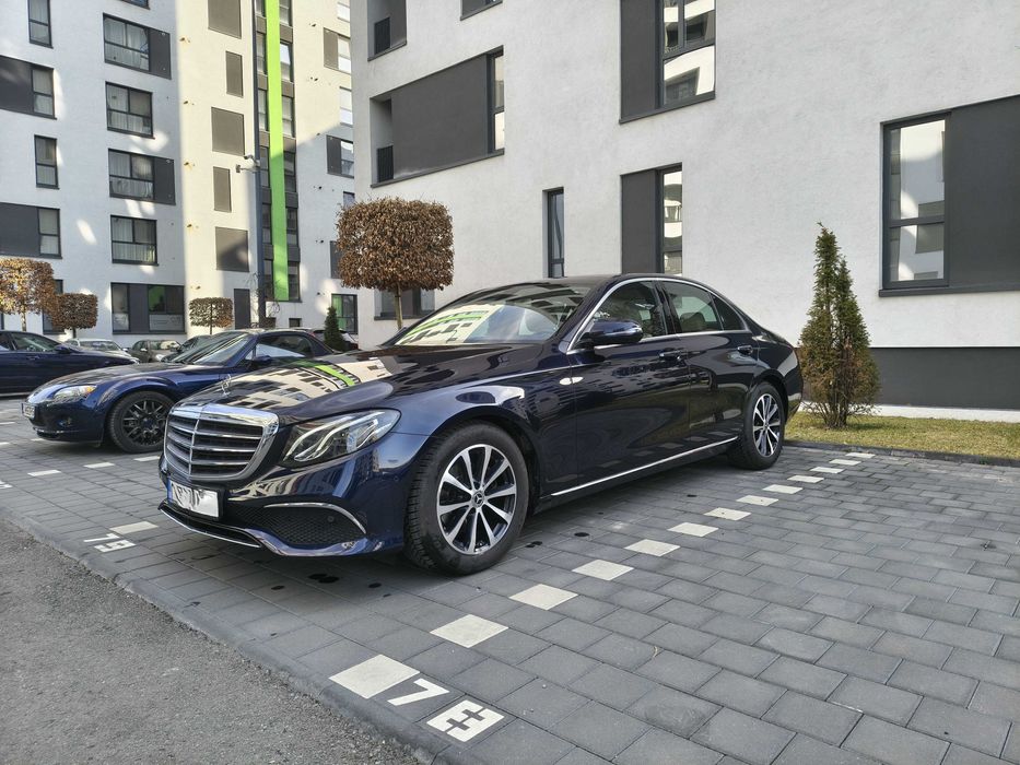 Mercedes-Benz E220d Exclusive / Avantgarde / Panoramic / Interior Bej