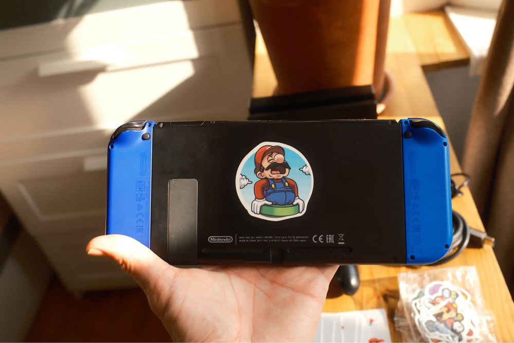 Продам Nintendo Switch 1gen + игры с аккаунтом + бонусы