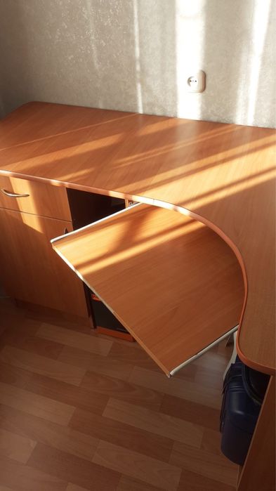 Стол компьютерный