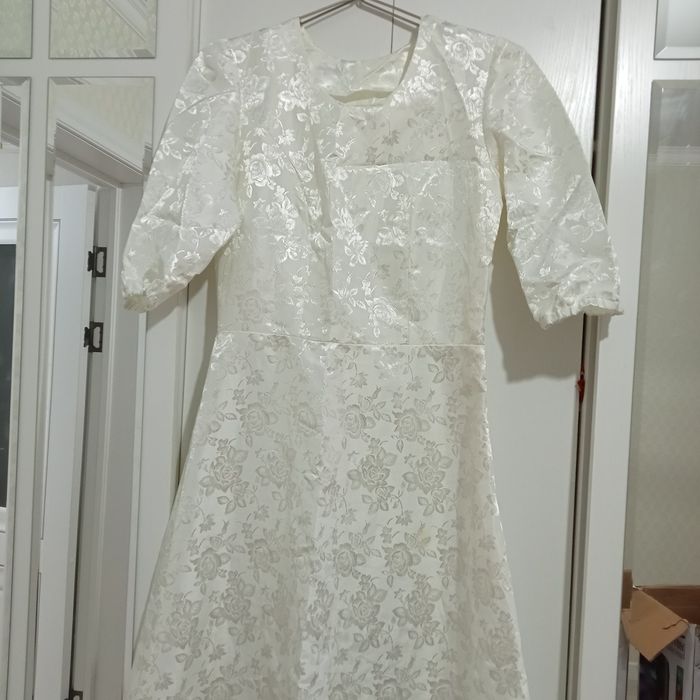 Белый платье атлас