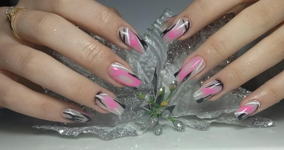 Unghii cu gel și semi