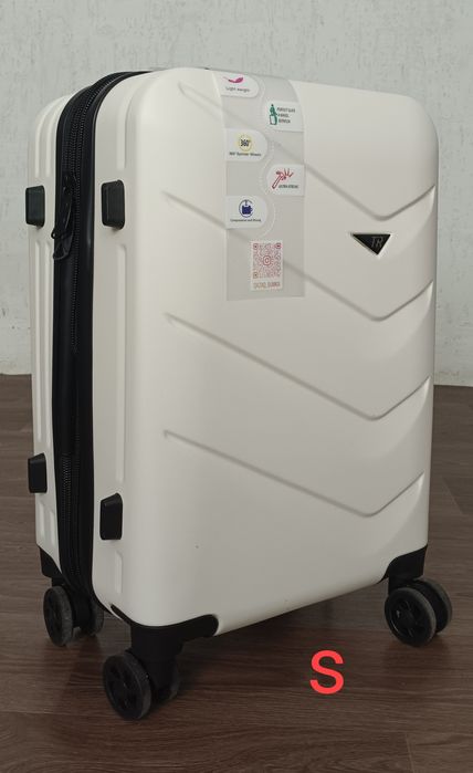 Продам новые чемоданы