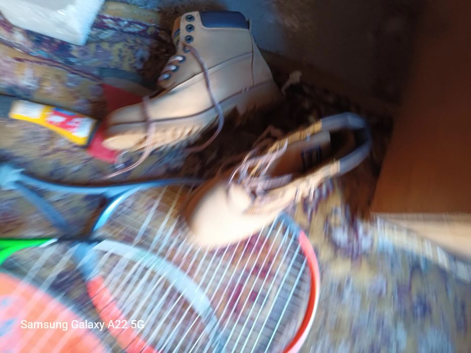 Cizme noi aduse din Anglia