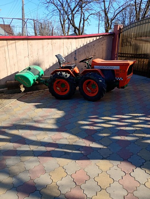 Tractor articulat 4x4