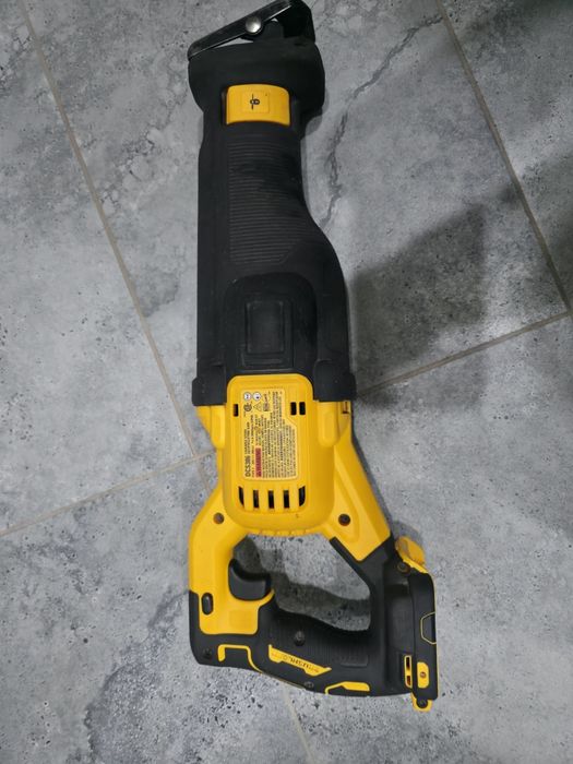 Продам сабельную пилу DEWALT DCS386