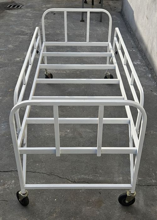 Кровать медицинская на колесах с регулируемыми бортами  от производите