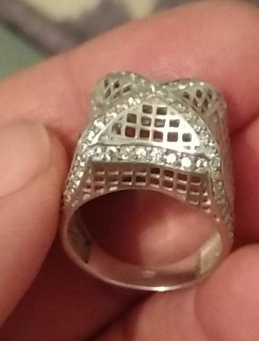 doppi uzuk 4 gram 17.5 razmer ajoyib bortib turadi 130 ming