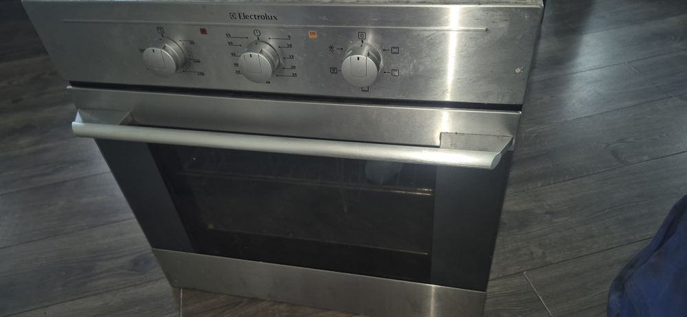 Cuptor Electrolux eob31004x piese