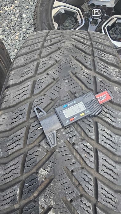 Anvelope iarna Goodyear Ultragrip + SUV 4x4   235 60 R18  18