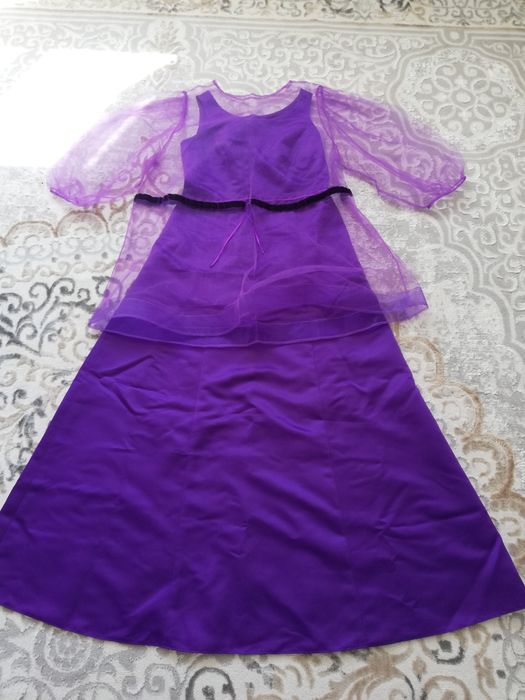 Платье с накидкой