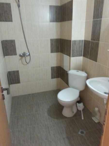 Дава се под наем Двустаен апартамент в Бургас, Меден рудник - зона А - 65 кв.м за 125 € - Снимка #2