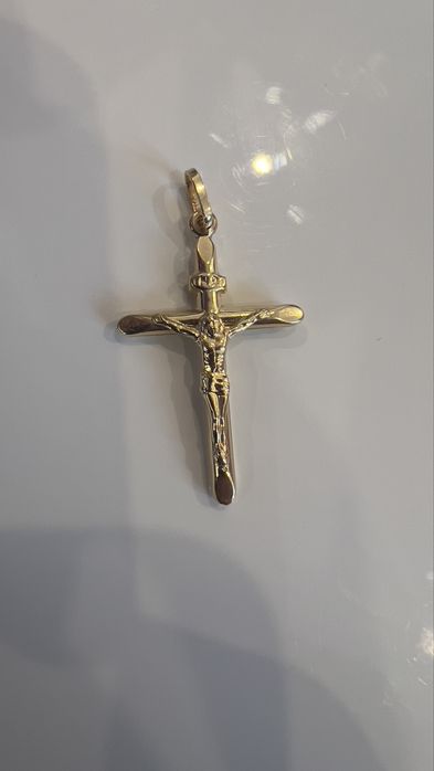 Cruce aur galben 18k noua. Greutate: 1.65g