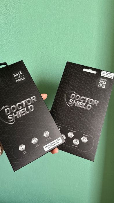 Husa si folie iPhone 15 pro Doctor Shield