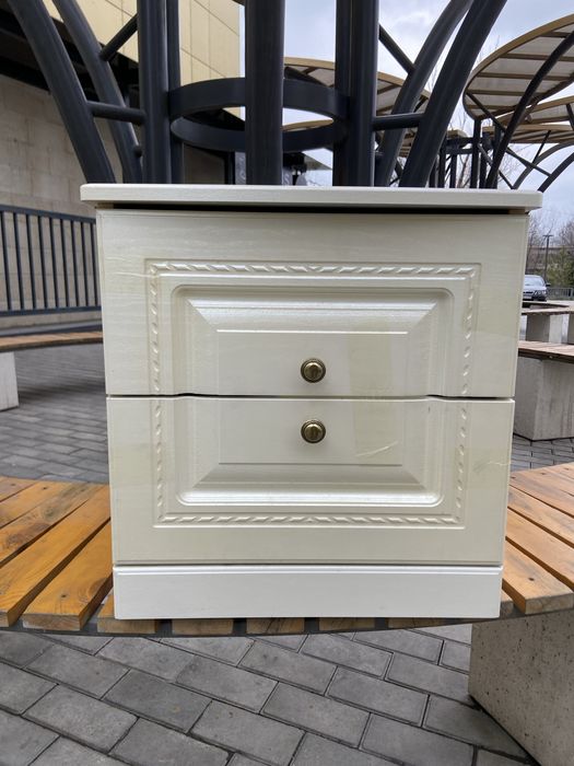 Тумбочки прикроватные