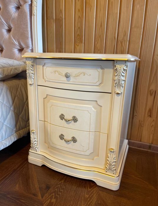 Продам спальный гарнитур.