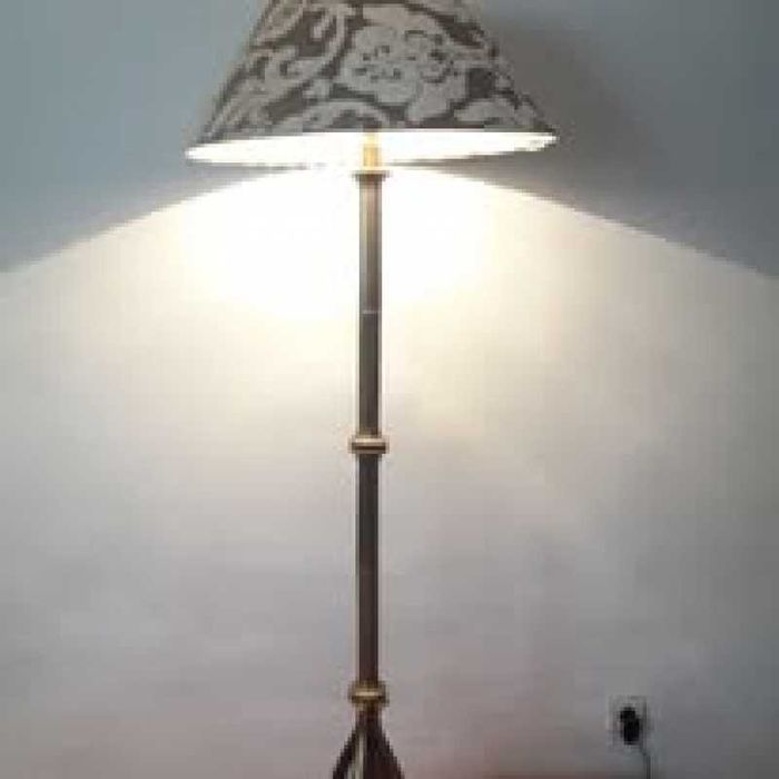 Veioza cu picior din bronz
