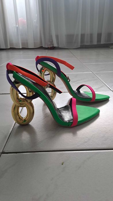 Цветни нови сандали