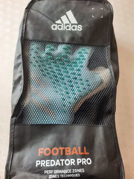 продам вратарьские перчатки Predator Pro