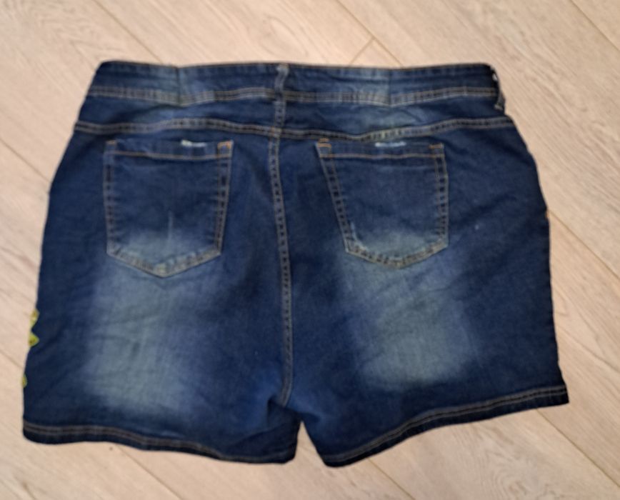 Pantaloni scurti marime 50