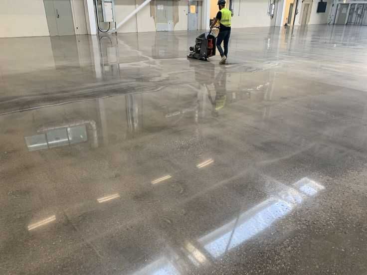 Polirovka qilingan beton oynadek yaltiroq va uzoq xizmat