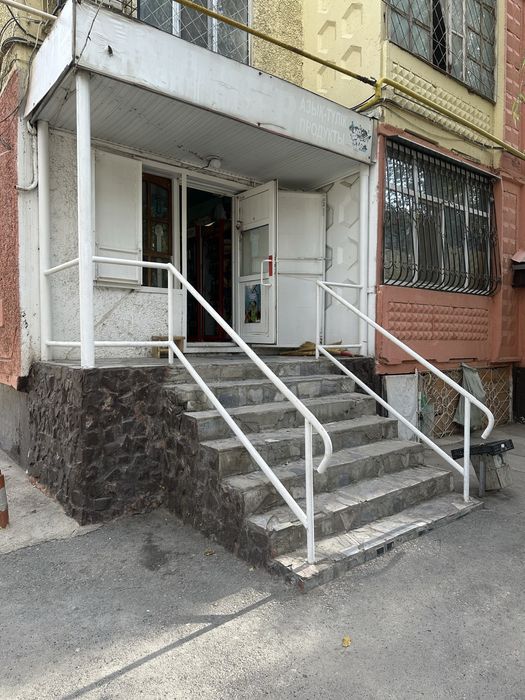 Магазин с прилавкой