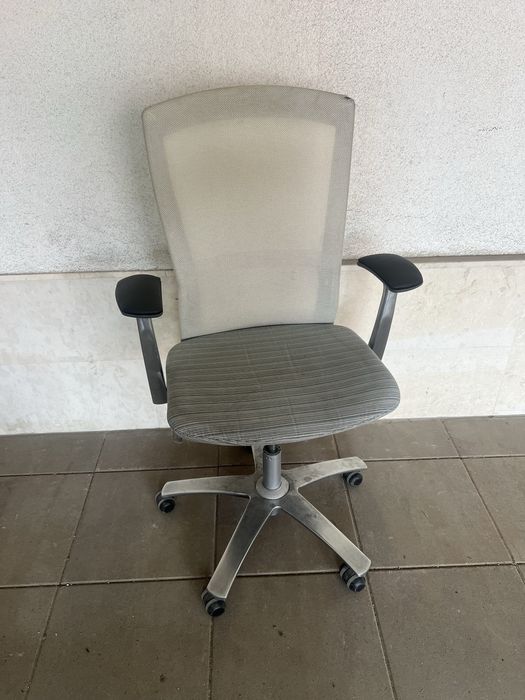 Ергономичен офис стол Knoll Life