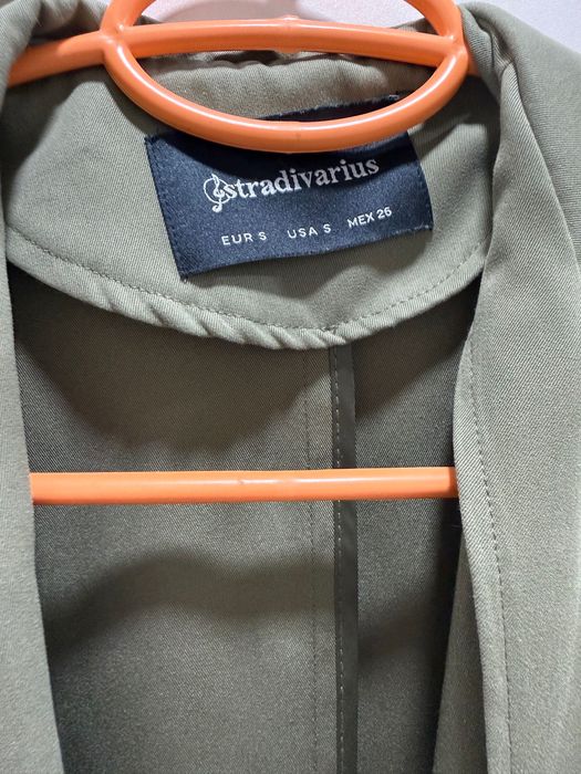 Маслиненозелена горна дреха/тънко яке за пролетта, размер С, 15€