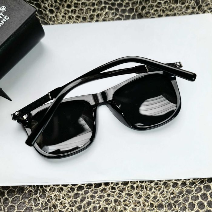 Солнцезащитные очки.