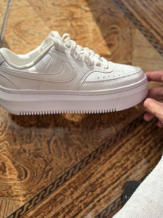 Adidasi nike femei (noi)