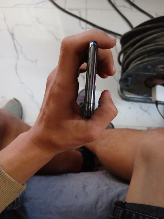 Vând iphone 11 pro pentru piese