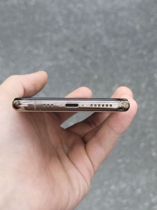 iphone XS  64gb.