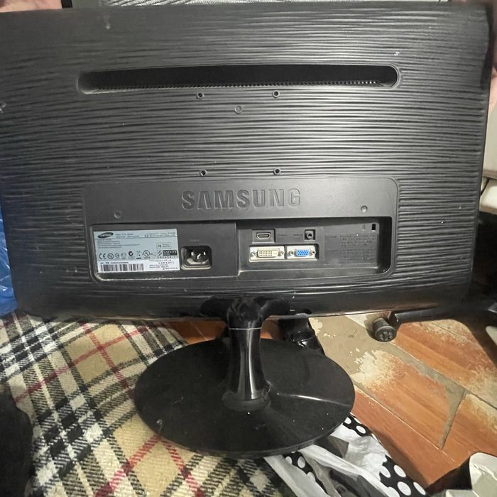 Монитор d=24см Samsung