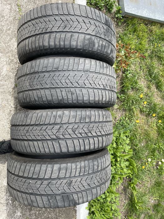Vând anvelope iarnă Pirelli